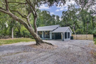 219 County Rd S-18-342 in Summerville, SC - Building Photo - Building Photo