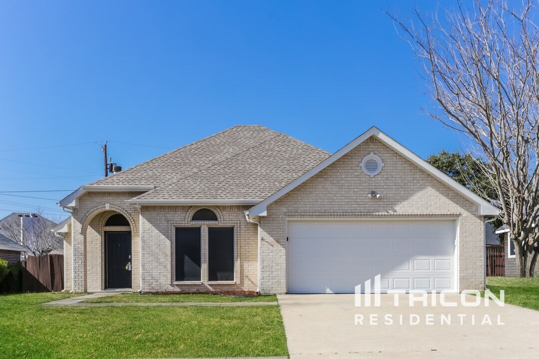 1508 Manitoba Ln in Glenn Heights, TX - Building Photo