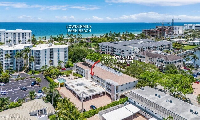 234 Banyan Blvd in Naples, FL - Foto de edificio - Building Photo