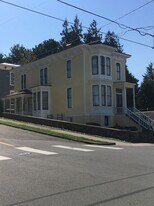 1393 Franklin Ave, Unit A in Astoria, OR - Building Photo