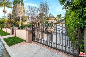 4063 Benedict Canyon Dr in Los Angeles, CA - Building Photo - Building Photo