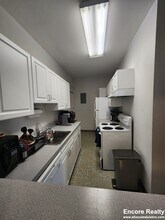 11 Stearns Rd, Unit 4 in Brookline, MA - Foto de edificio - Building Photo