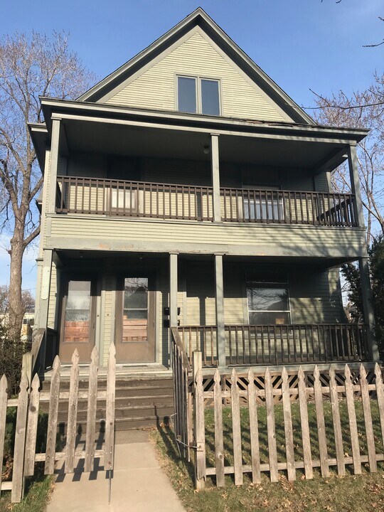 1829 13th Ave S in Minneapolis, MN - Foto de edificio