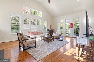 100 Braebank Ln in Bryn Mawr, PA - Building Photo