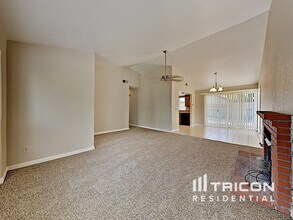 324 Kendrick Ln in Vacaville, CA - Building Photo - Building Photo