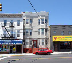 6105 Jf Kennedy Blvd in North Bergen, NJ - Foto de edificio - Building Photo