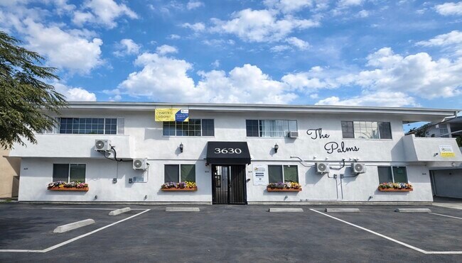 3630 Midvale Ave in Los Angeles, CA - Foto de edificio - Building Photo