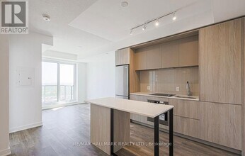 130 River St in Toronto, ON - Building Photo - Building Photo