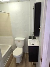 31 Beecher St, Unit Unit 1L in Pawtucket, RI - Foto de edificio - Building Photo