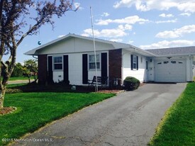 158 Clay Cir in Brick, NJ - Building Photo