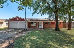 411 Yorkshire Dr in Euless, TX - Building Photo