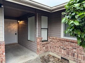 306 S 20th St in Mount Vernon, WA - Building Photo