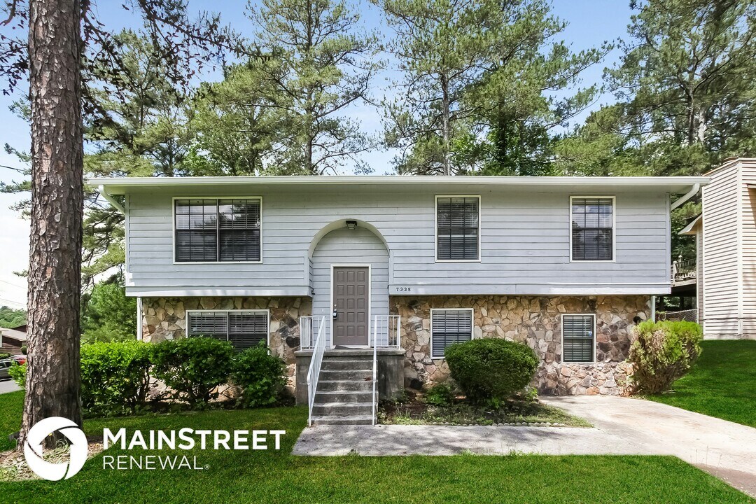 7335 Buck Creek Dr in Fairburn, GA - Foto de edificio