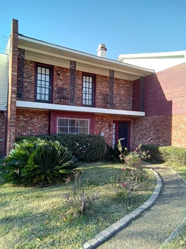 property at 906 E Kings Hwy