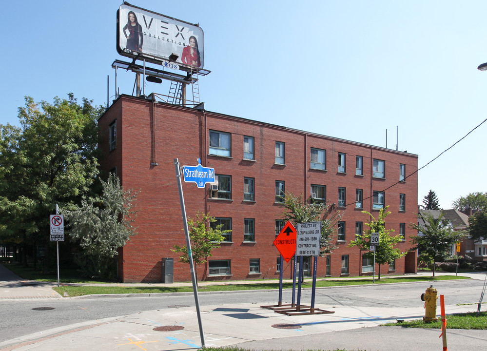 1071 Eglinton Ave W in Toronto, ON - Building Photo