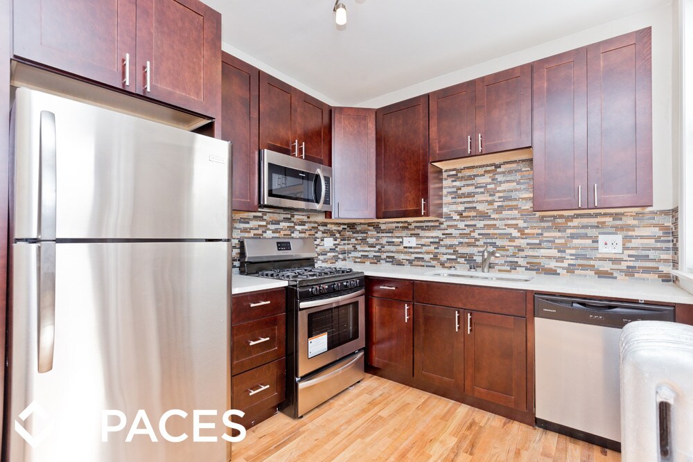 3137 W Lawrence Ave in Chicago, IL - Building Photo