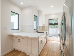 10618 Ayres Ave, Unit Duplx in Los Angeles, CA - Foto de edificio - Building Photo