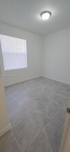 1162 SE 1st Ave in Florida City, FL - Foto de edificio - Building Photo