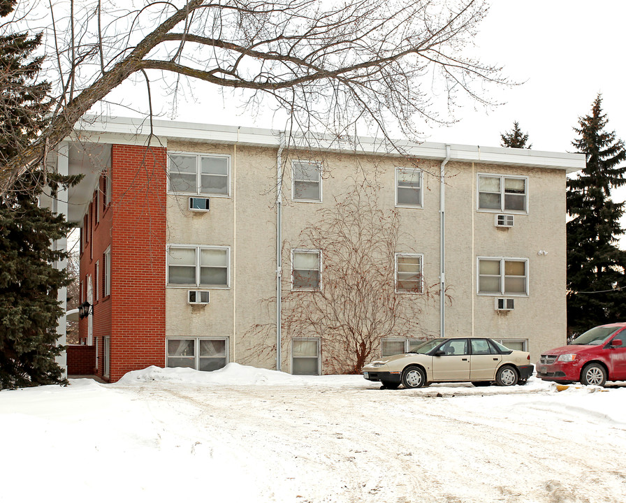 76 Wyoming St E in St. Paul, MN - Foto de edificio