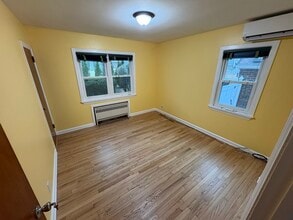 24 Ormond St in Dix Hills, NY - Foto de edificio - Building Photo