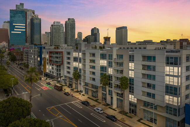 Avant in Los Angeles, CA - Foto de edificio - Building Photo