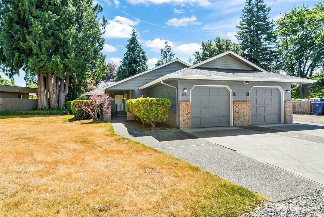8021 55th Ave NE in Marysville, WA - Building Photo