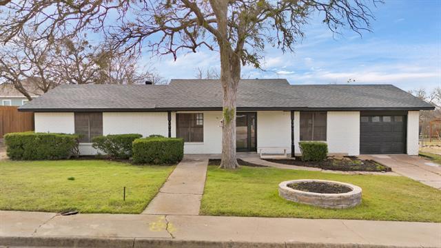 property at 218 E 7th St