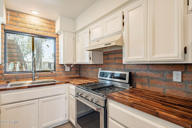 4441 E Hubbell St in Phoenix, AZ - Building Photo - Building Photo
