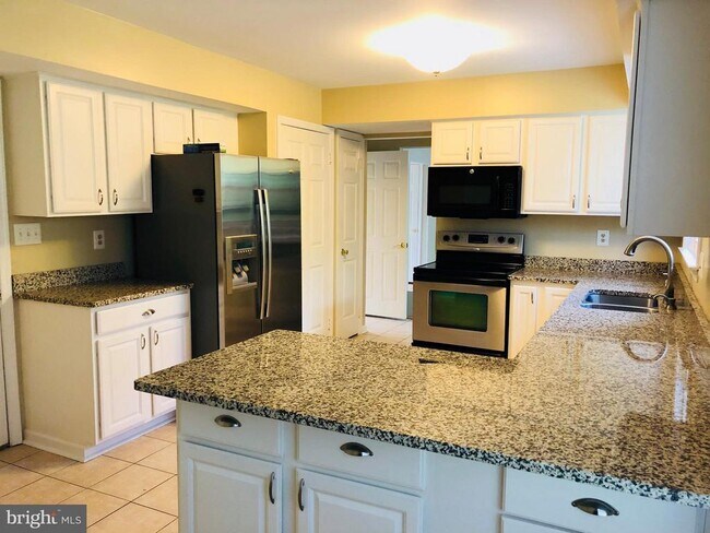 15860 Montview Dr in Montclair, VA - Building Photo - Building Photo