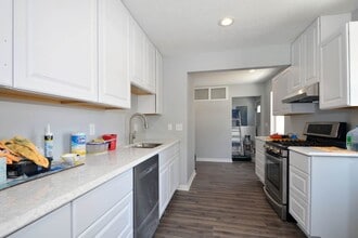 681 Glencoe St NE in Fridley, MN - Building Photo - Building Photo