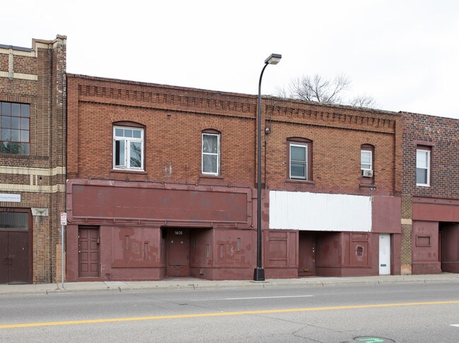 1405-1407 W Broadway Ave