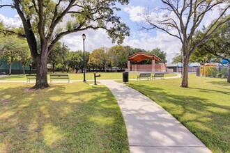 5303 Darnell St in Houston, TX - Foto de edificio - Building Photo