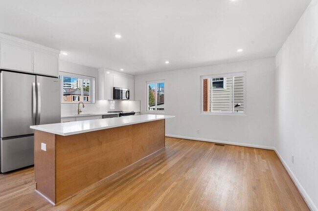 618 19th St S in Arlington, VA - Building Photo - Building Photo