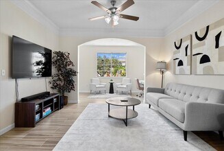 5203 Myrtlewood Cir E, Unit E in Palm Beach Gardens, FL - Building Photo - Building Photo