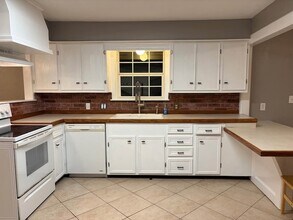 14525 Chapperal Pipeline Rd in Woodloch, TX - Foto de edificio - Building Photo