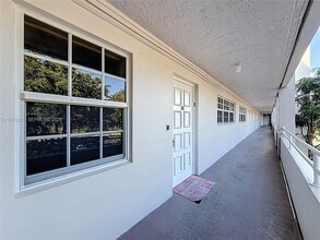 605 Oaks Dr in Pompano Beach, FL - Building Photo - Building Photo