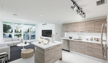 Bay Parc Apartment Homes in Miami, FL - Foto de edificio - Building Photo