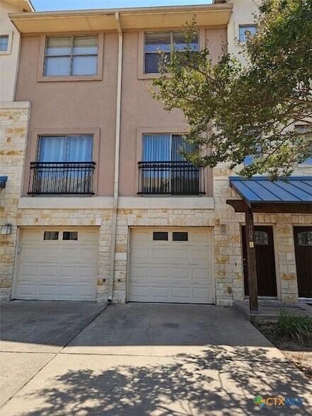 13420 LYNDHURST St, Unit 807 in Austin, TX - Foto de edificio