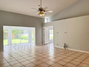 405 Arlington Ave E in Oldsmar, FL - Foto de edificio - Building Photo