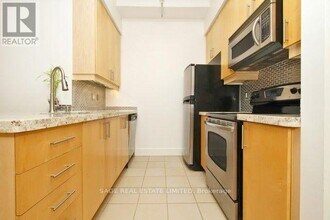 307-562 EGLINTON Ave in Toronto, ON - Building Photo - Building Photo