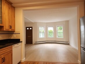 27 Knapp St, Unit 1 in Somerville, MA - Building Photo - Building Photo