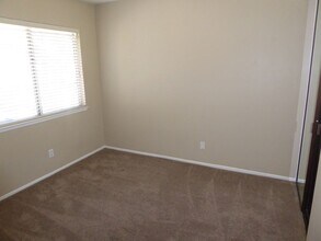 25687 Serena Dr in Santa Clarita, CA - Building Photo - Building Photo