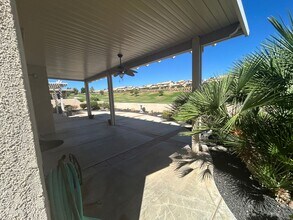 5034 Singing Hills Dr in Banning, CA - Foto de edificio - Building Photo