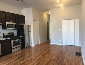 3123 W Lawrence Ave, Unit 1 in Chicago, IL - Foto de edificio - Building Photo