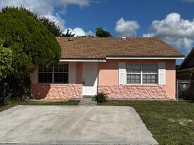 3919 Wilshire St in West Palm Beach, FL - Building Photo