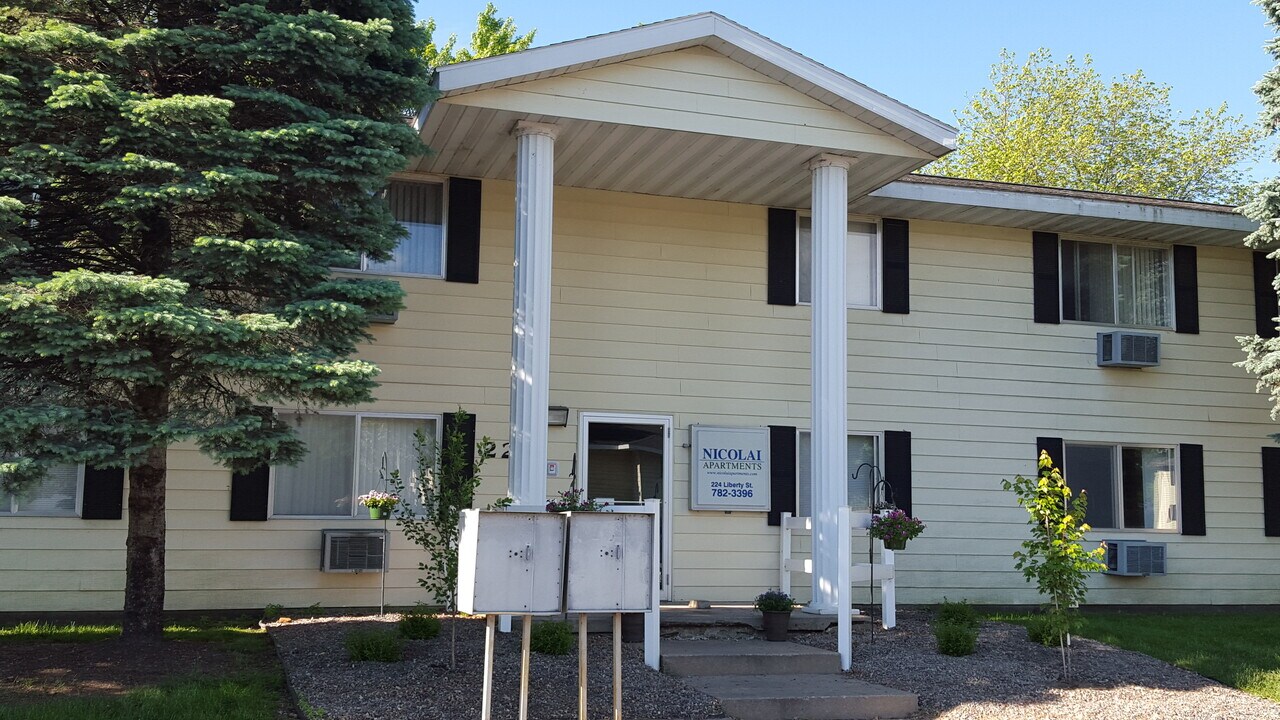 224 Liberty St, Unit 4 in La crosse, WI - Building Photo
