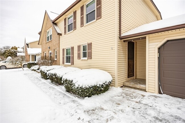 16 Sanders Farm Dr in Penfield, NY - Building Photo - Building Photo