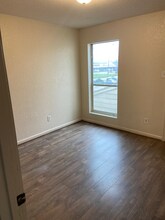 8100 Creekbend Dr in Houston, TX - Building Photo - Building Photo