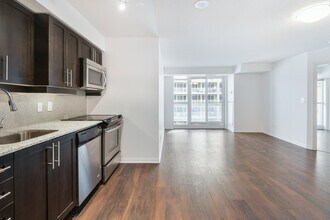35-1235 Bastion St in Toronto, ON - Building Photo - Building Photo