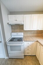 9310 A-93100 100 Ave. in Grande Prairie, AB - Building Photo - Building Photo